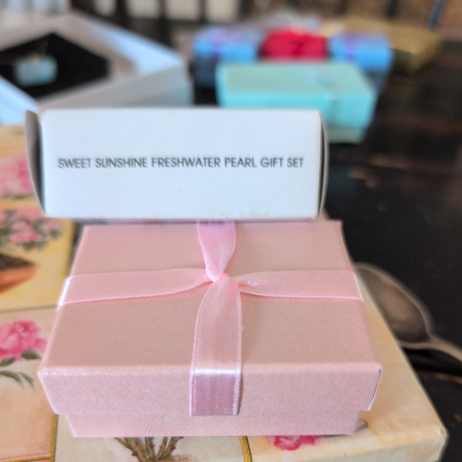 AVON Sweet Sunshine FRESHWATER PEARL Gift Set. Pierced. PINK. Women/Juniors NEW