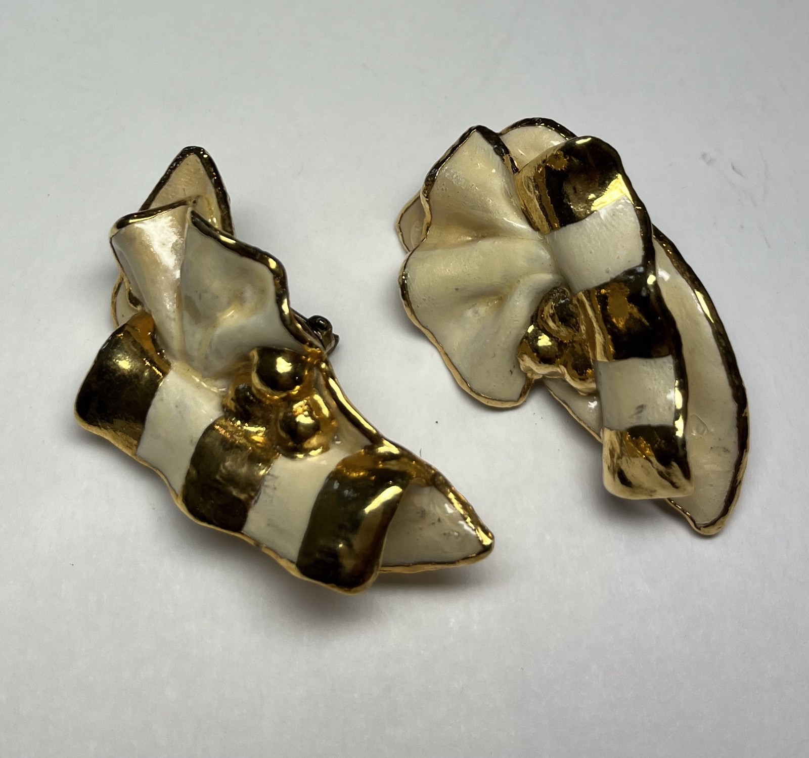 Vintage signed Lacombe 1988 white enamel gold tone bow clip on earrings