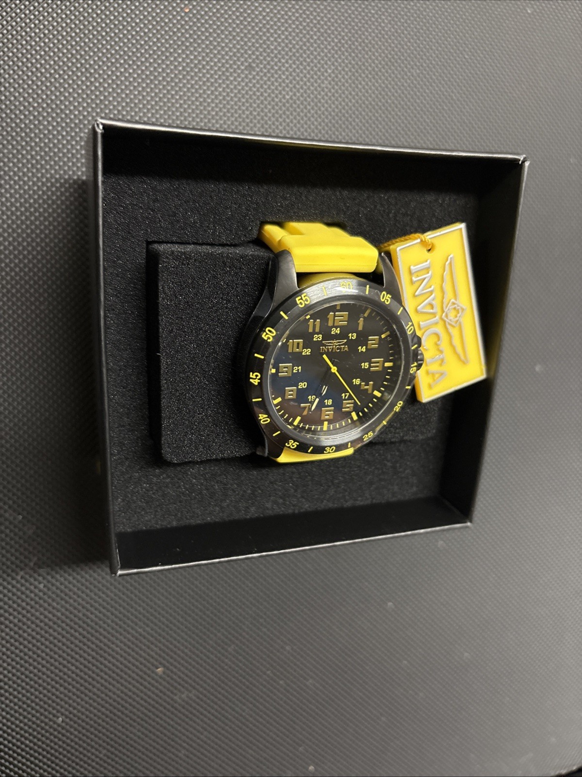 Invicta Pro Diver Quartz Model 40006 Yellow Silicone Band New In Box