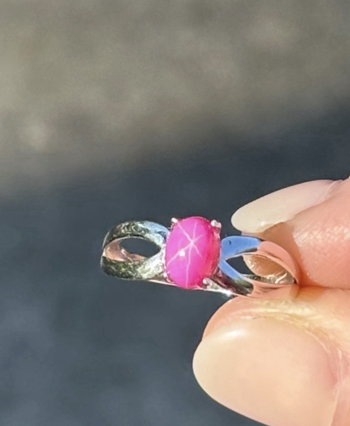 Stunning Ruby Star Sapphire 7x5mm Oval Cabochon 925 Sterling silver Ring size 6