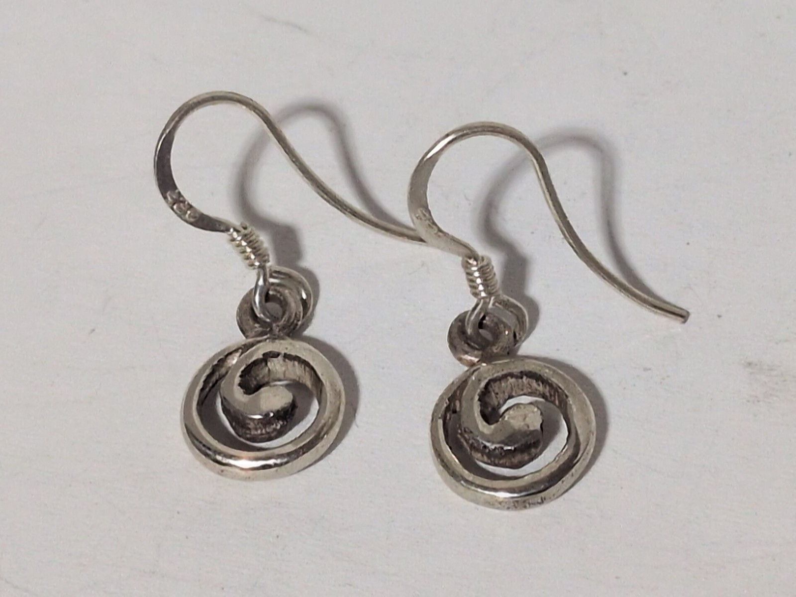 VINTAGE STERLING SILVER 9.2MM SWIRL DROP EARRINGS 2.7 GRAMS 925