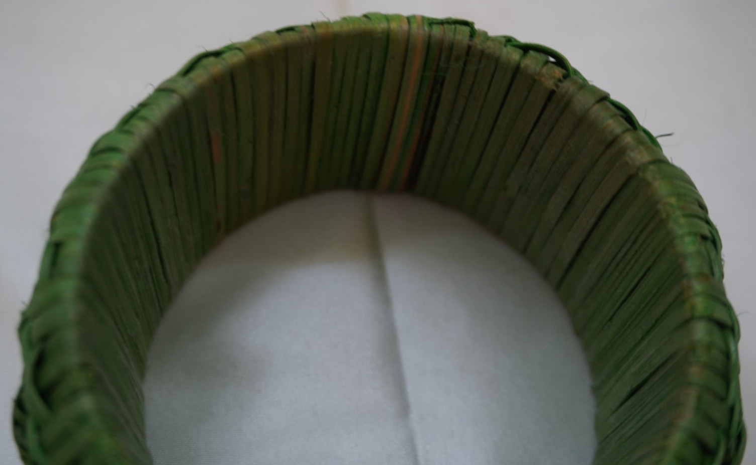 VTG Boho Lime Green Bangle Set – Woven Raffia Straw & Crackle Texture Cuff 2pc