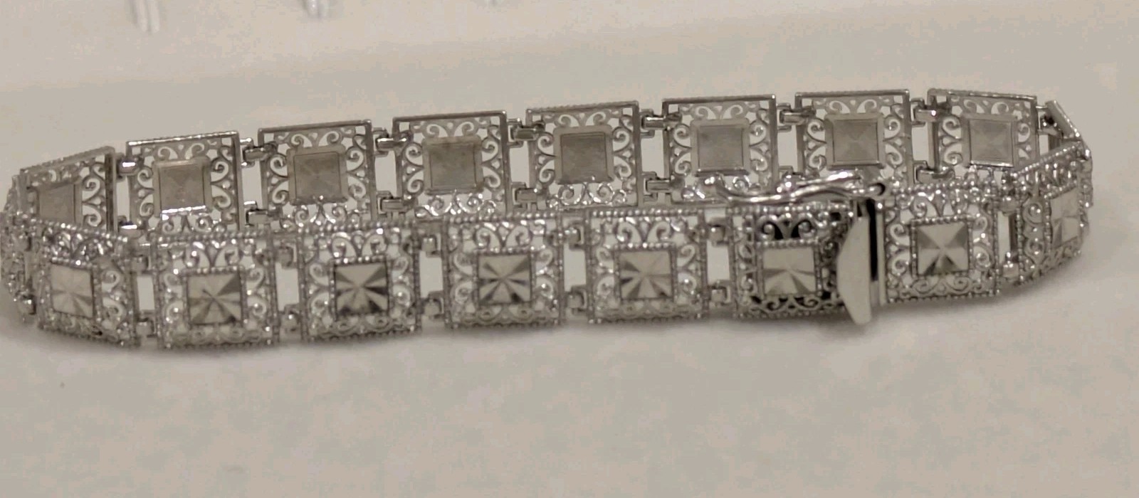 10kt White Gold 8.8mm Square Filigree Link Chain 7.25″ Bracelet 7.74 Grams