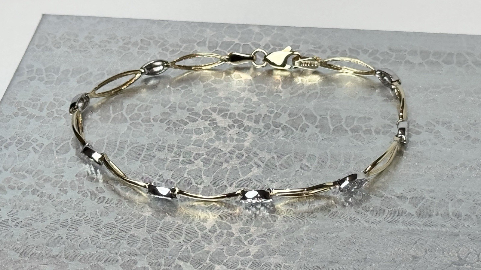 Two-Tone Yellow & White 14k Women’s 7”3/8 Bracelet/ 5 Grams/ Signed GS 14k