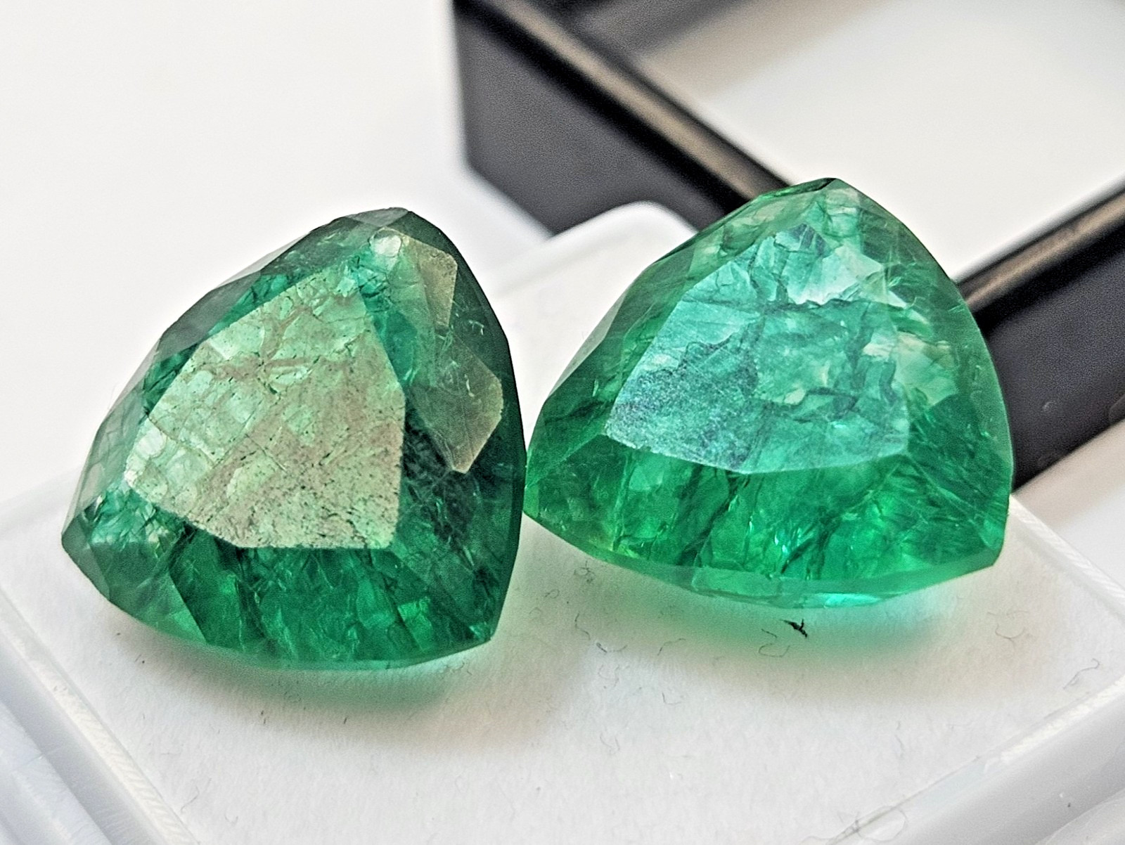 Colombian Green Pair Emerald 18+ Ct Trillion Cut For Earring Making Gemstone