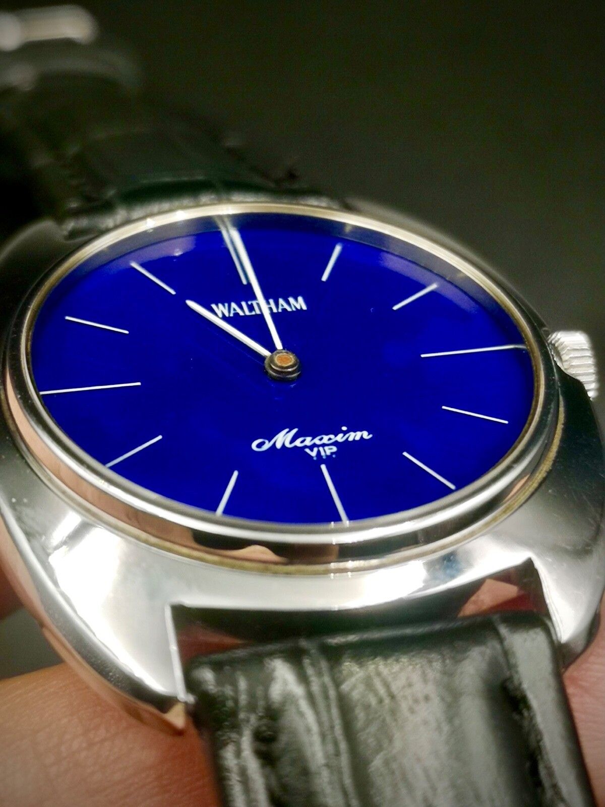 Vintage And Rare WALTHAM Maxim VIP Hand-Winding Unisex watch. 17 Jewels.