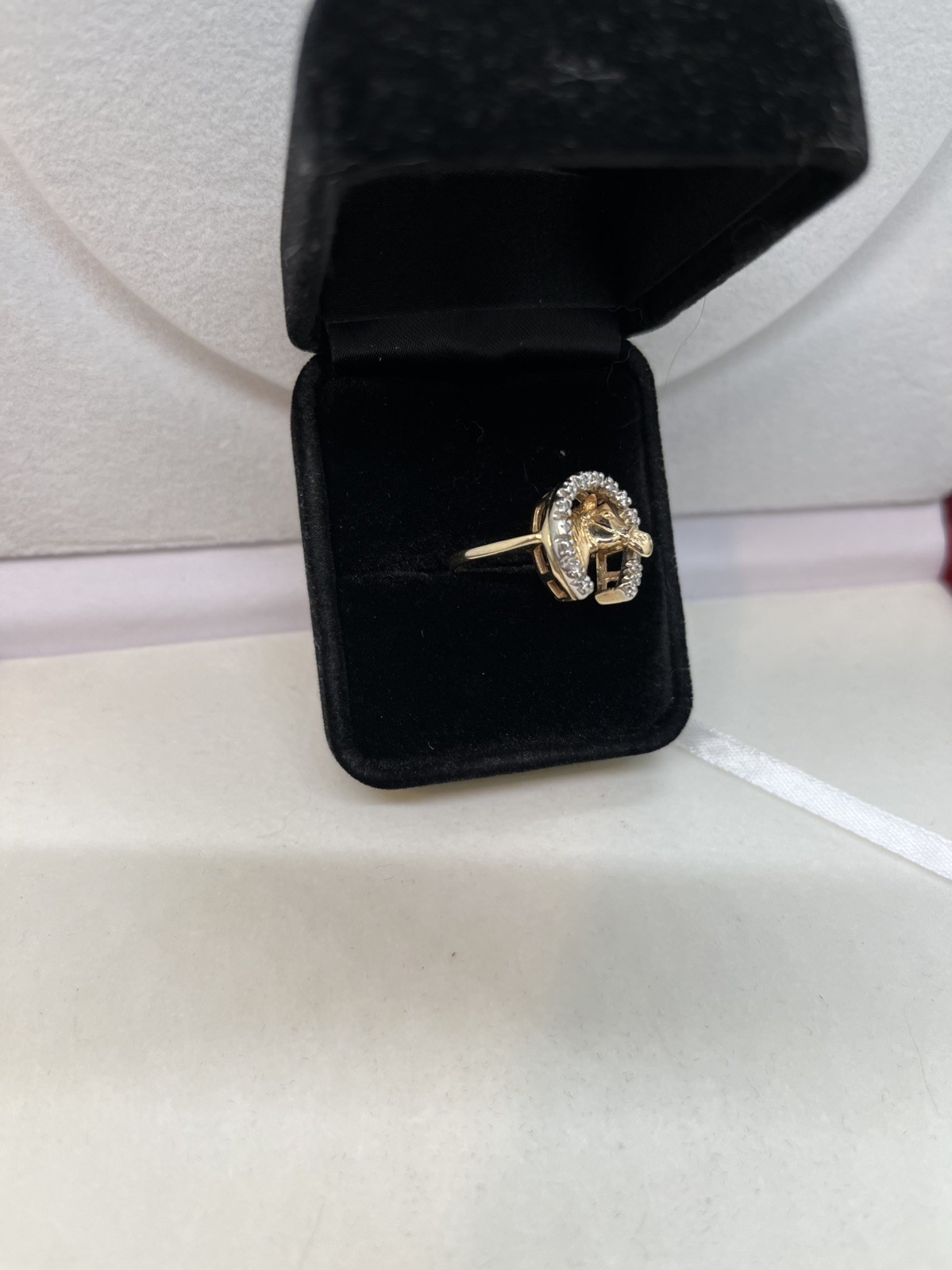 14K Yellow Gold Diamond Horse and Horseshoe Ring .12ctw Weight is 4.40 grams
