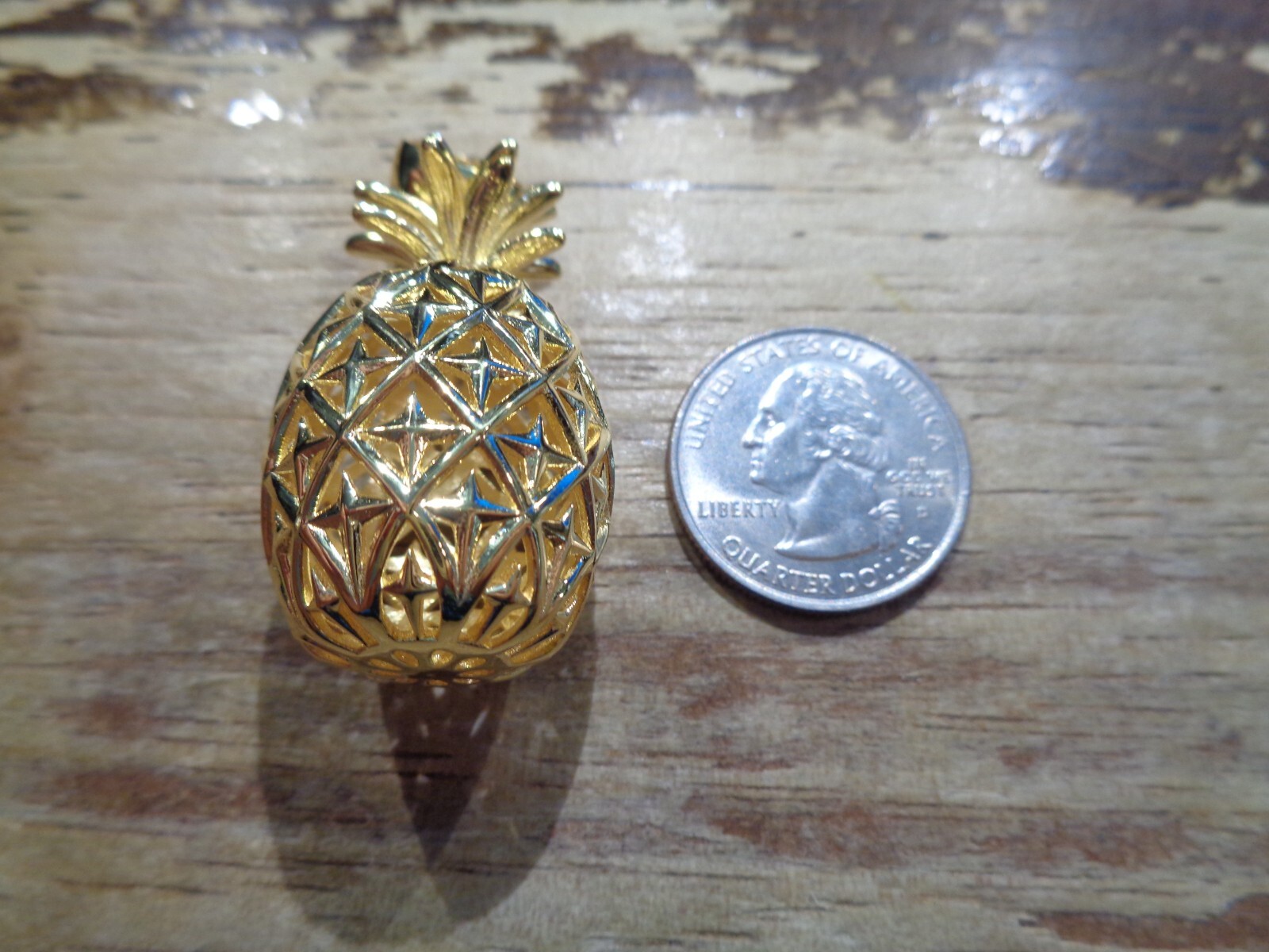 22.5MM HEAVY YG-PLATED 925 SILVER EXTRA-EXTRA LARGE HAWAIIAN PINEAPPLE PENDANT
