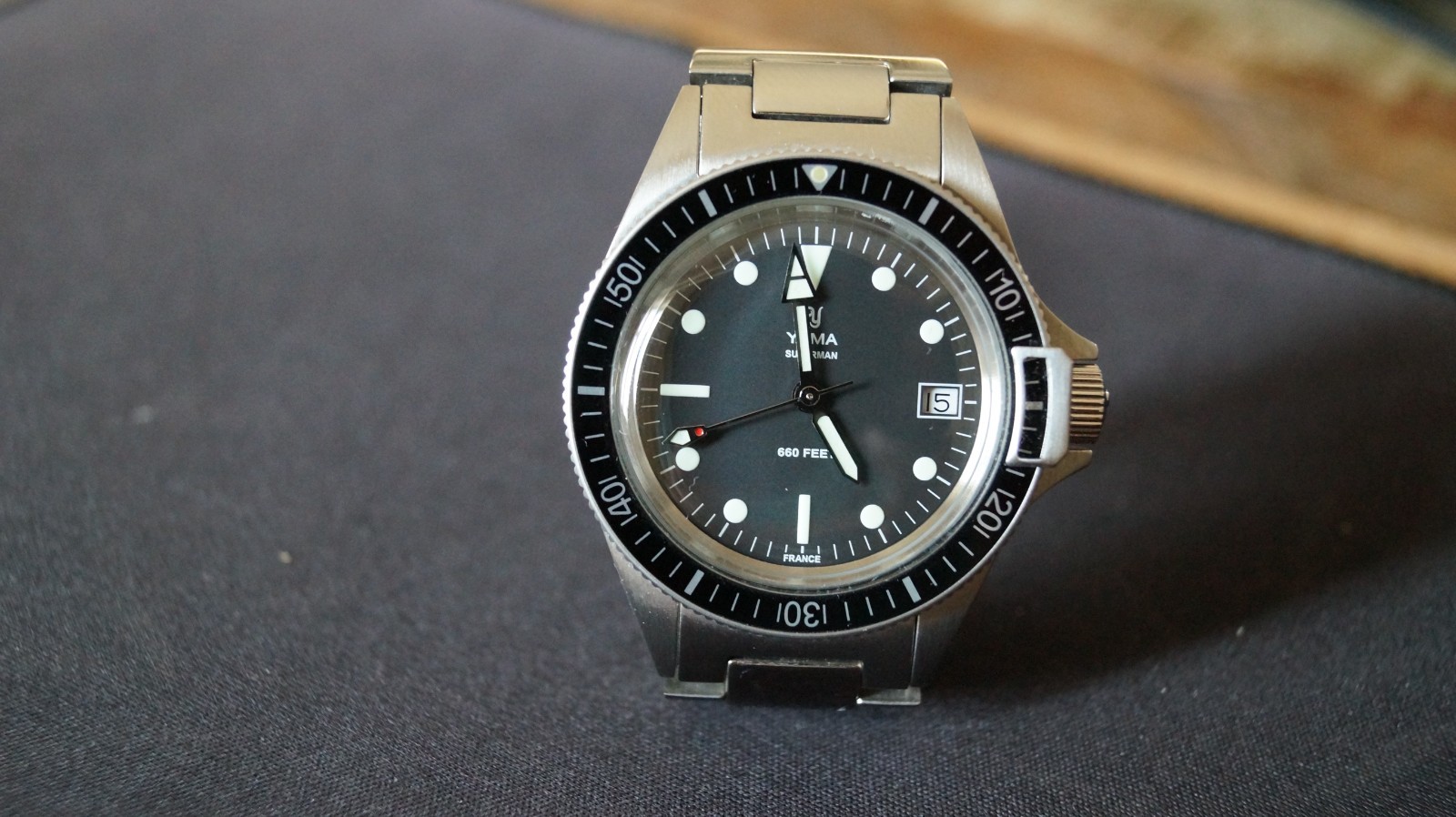 YEMA Superman Heritage Quartz 39mm Black Skin Diver YMHF1573-AM date @3
