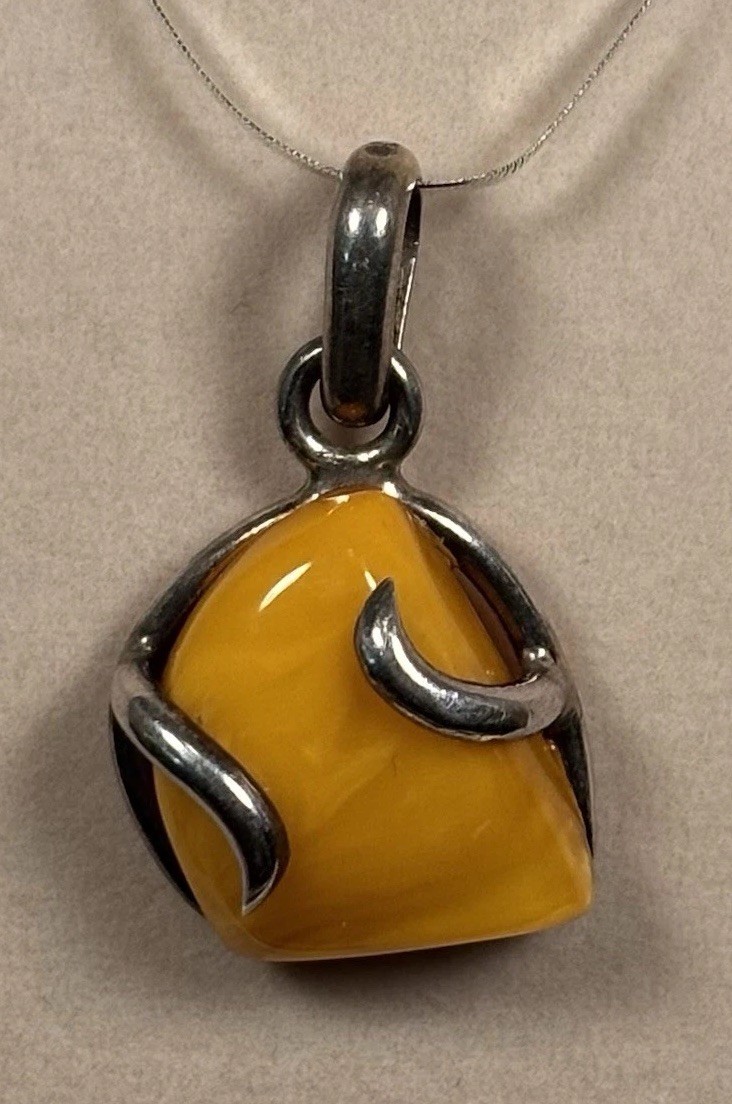 Vintage 925 Sterling Butterscotch Egg Yolk Amber Pendant 17” Silver Necklace 9g