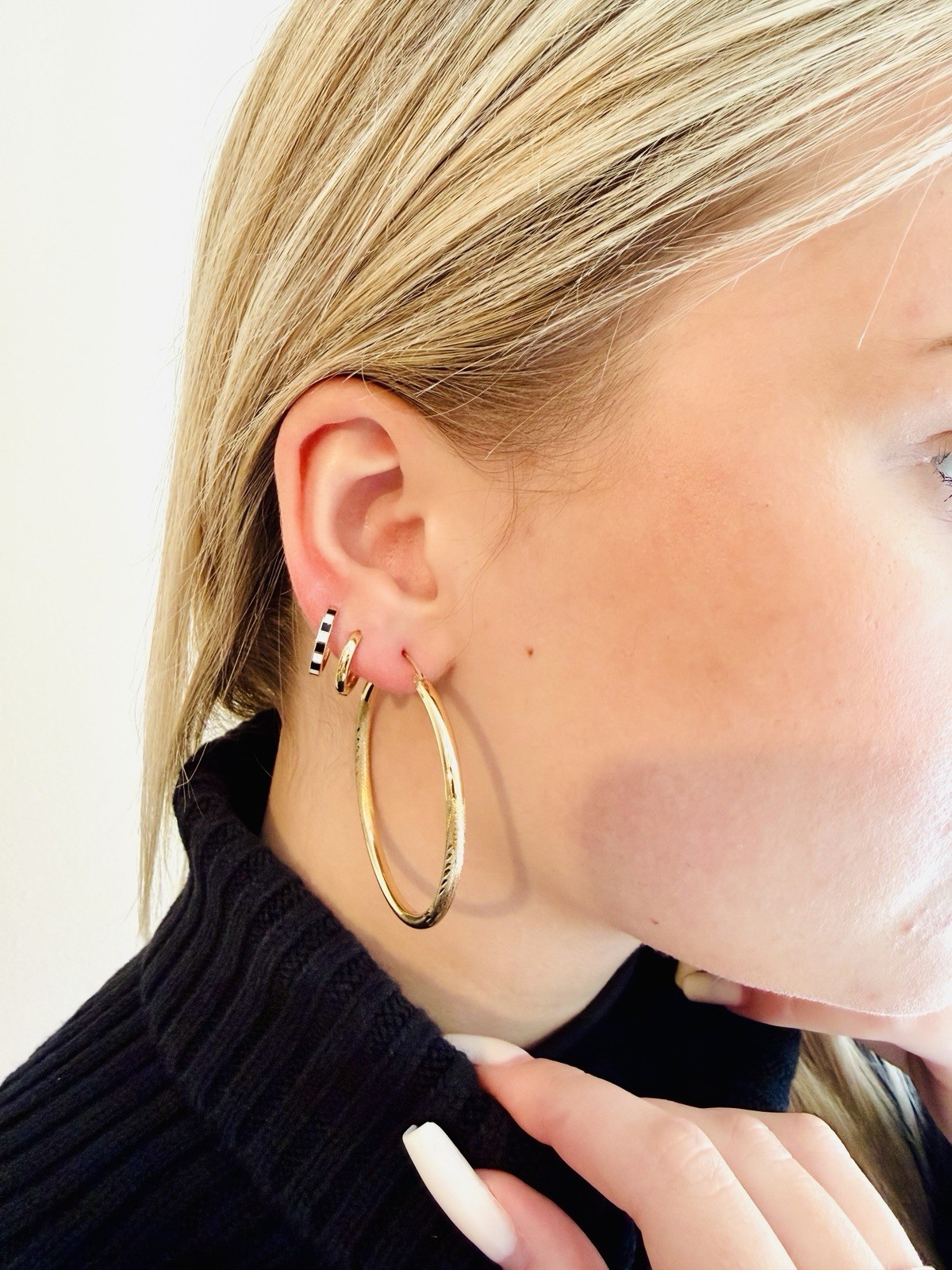 14K Yellow Gold Black & White Checkers Enamel Huggie Hoop Earrings Real Jewelry