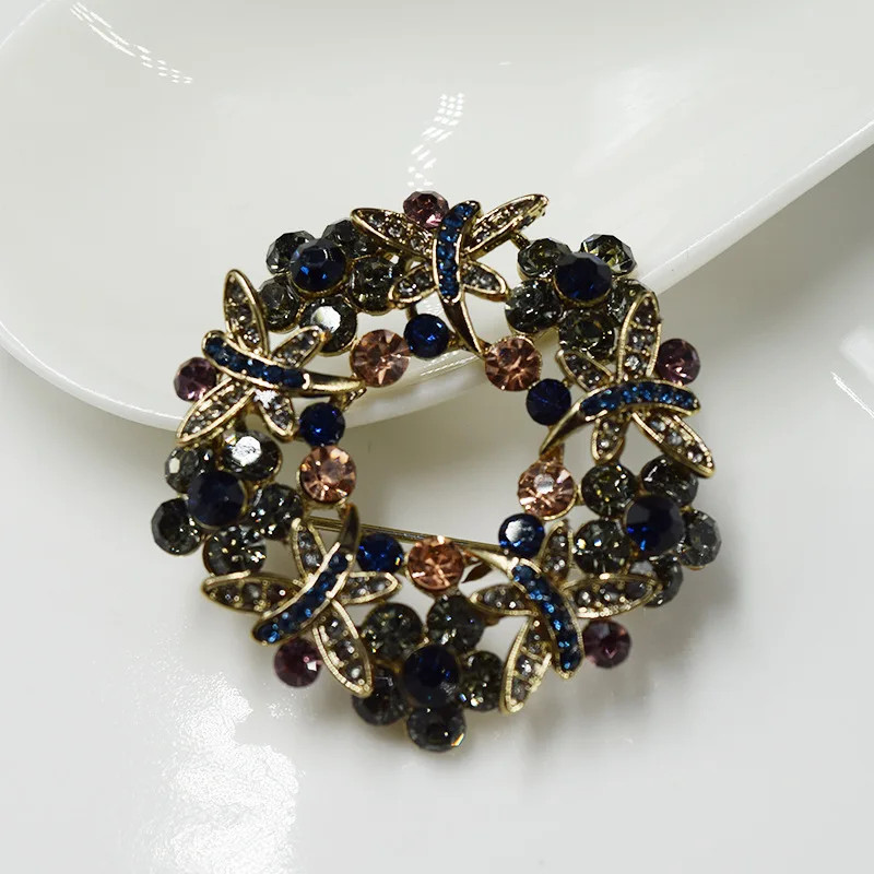 Rhinestone Brooch Wreath Floral Hollow Inlay Lapel Pin Clothing Jewelry