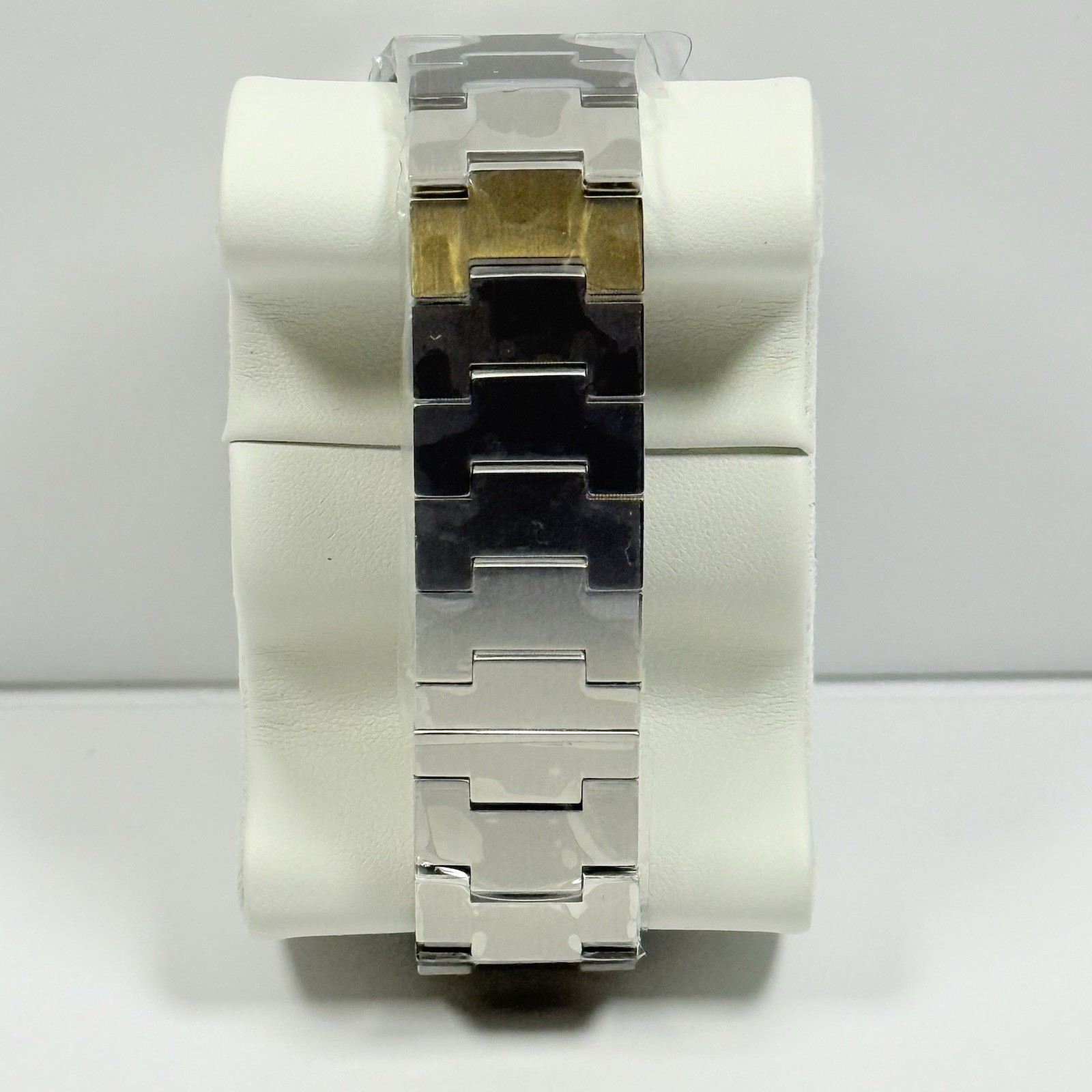 Movado Bold Quest 3601221 Blue Sunray Dial Stainless Steel 40mm Unisex Watch.