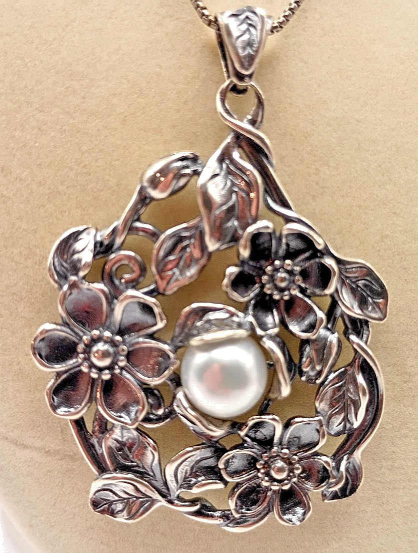 “NEW” PZ Israel Beautiful Sterling Silver Floral /Pearl Italy Necklace # 168