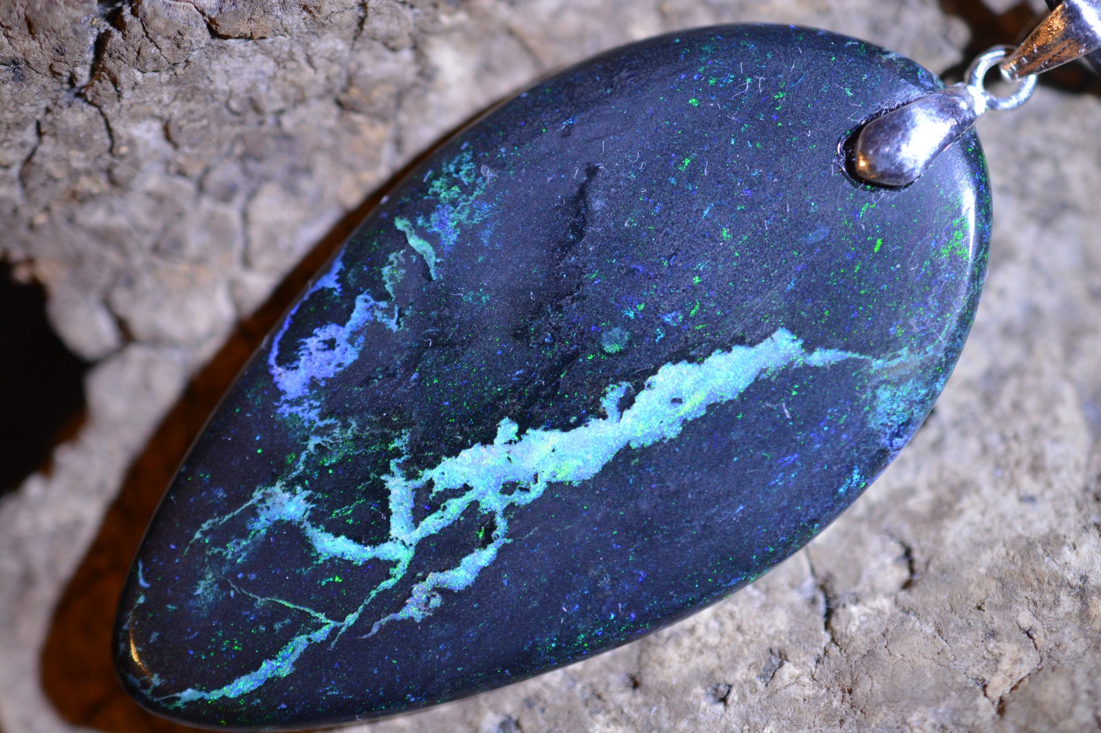 32ct 50x25x4Rare Big Electric Mooka Crystal/Hard Matrix Mix Opal Necklace Australia