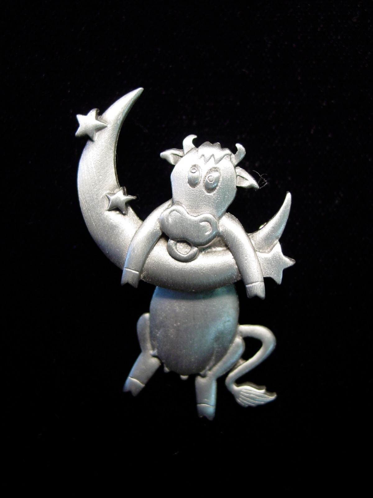“JJ” Jonette Jewelry Silver Pewter ‘COW Jumps Over the Moon’ Pin