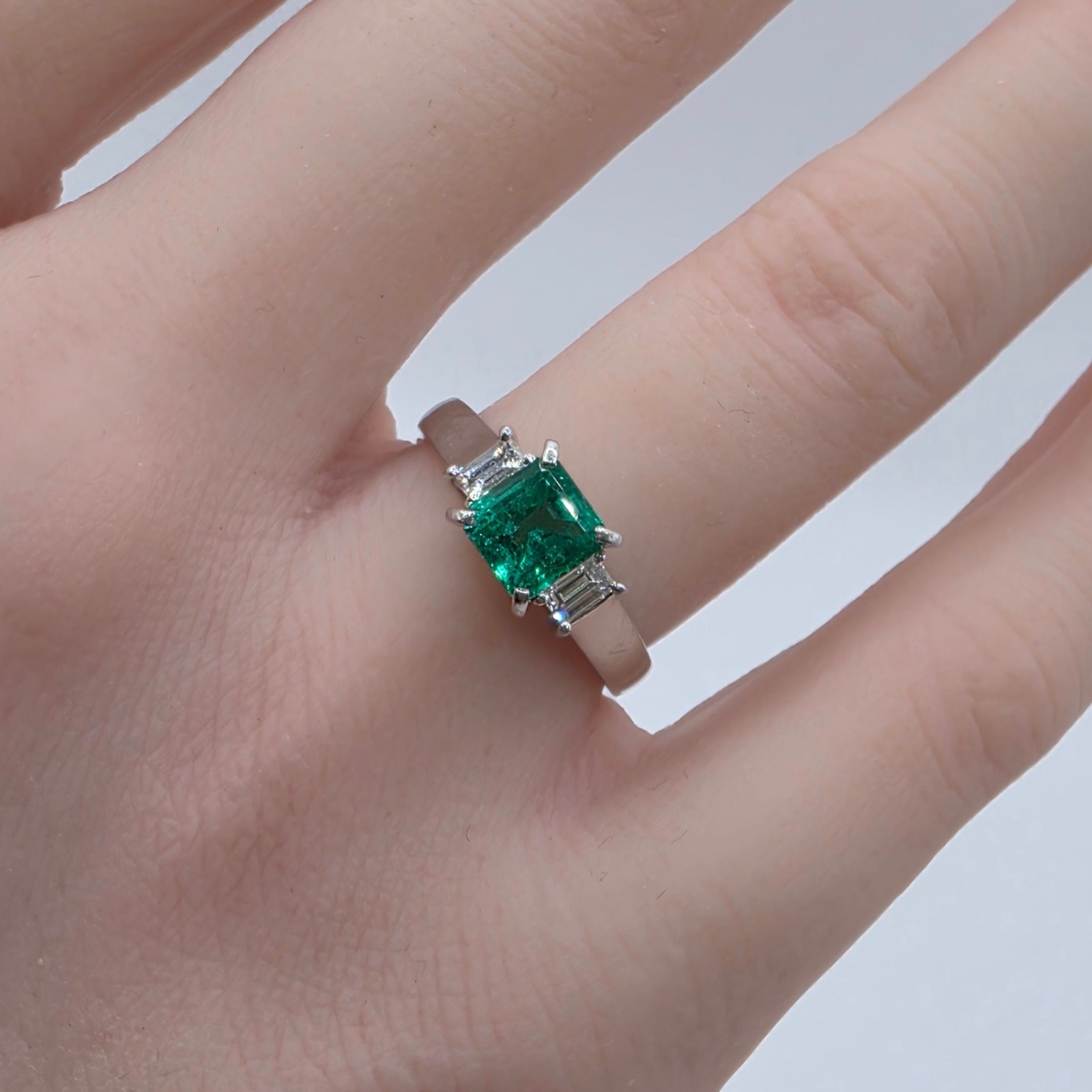 PT900 Emerald & Diamond Ring – Size 10.5