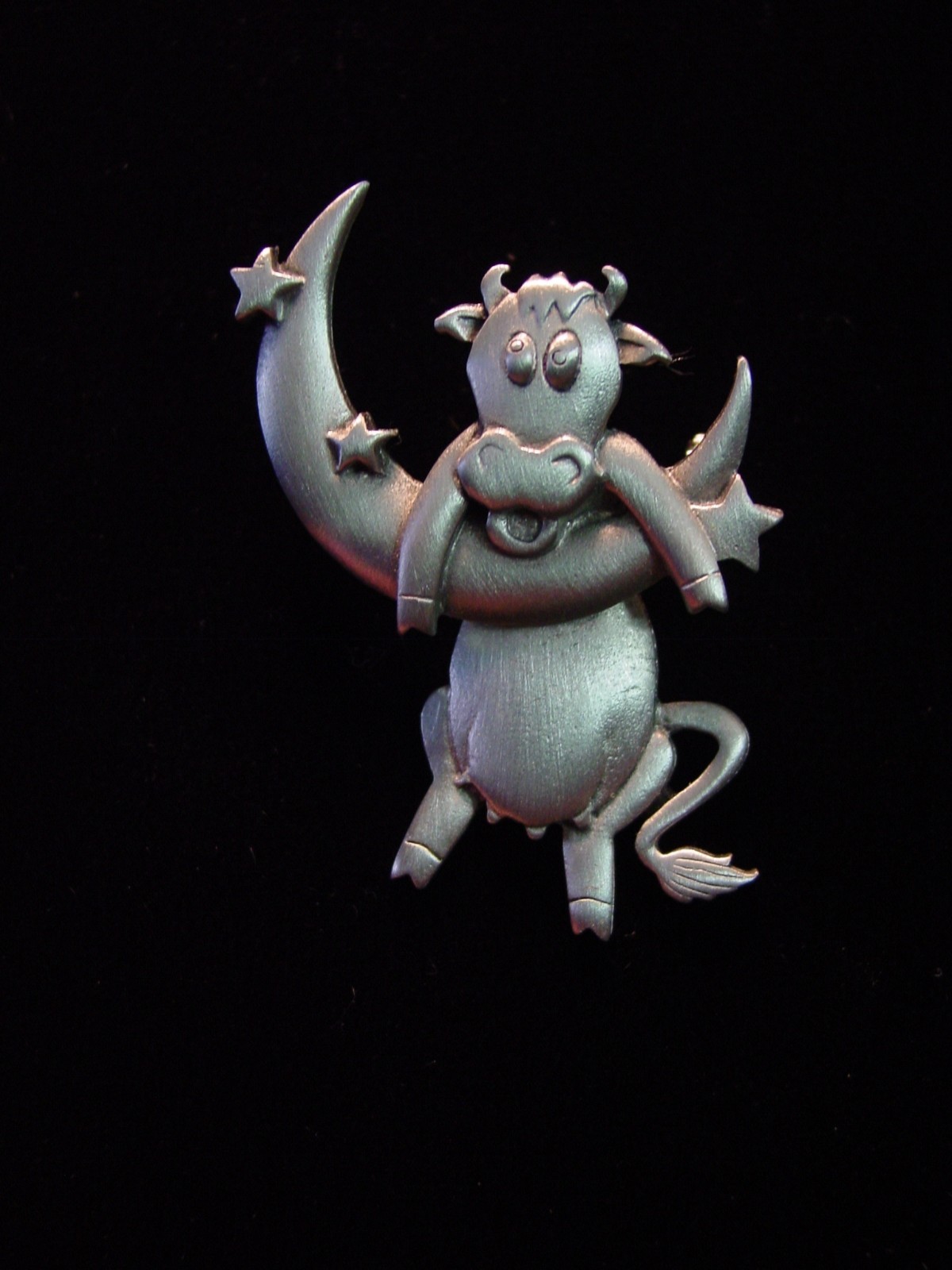 “JJ” Jonette Jewelry Silver Pewter ‘COW Jumps Over the Moon’ Pin