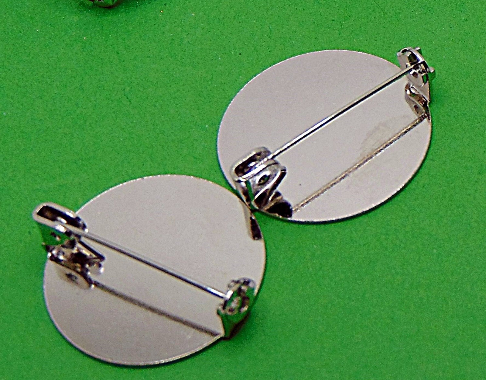 Metal Round Pin Back 1″ disc (25mm) Blank Pad Findings Plain Silver Flat Pad
