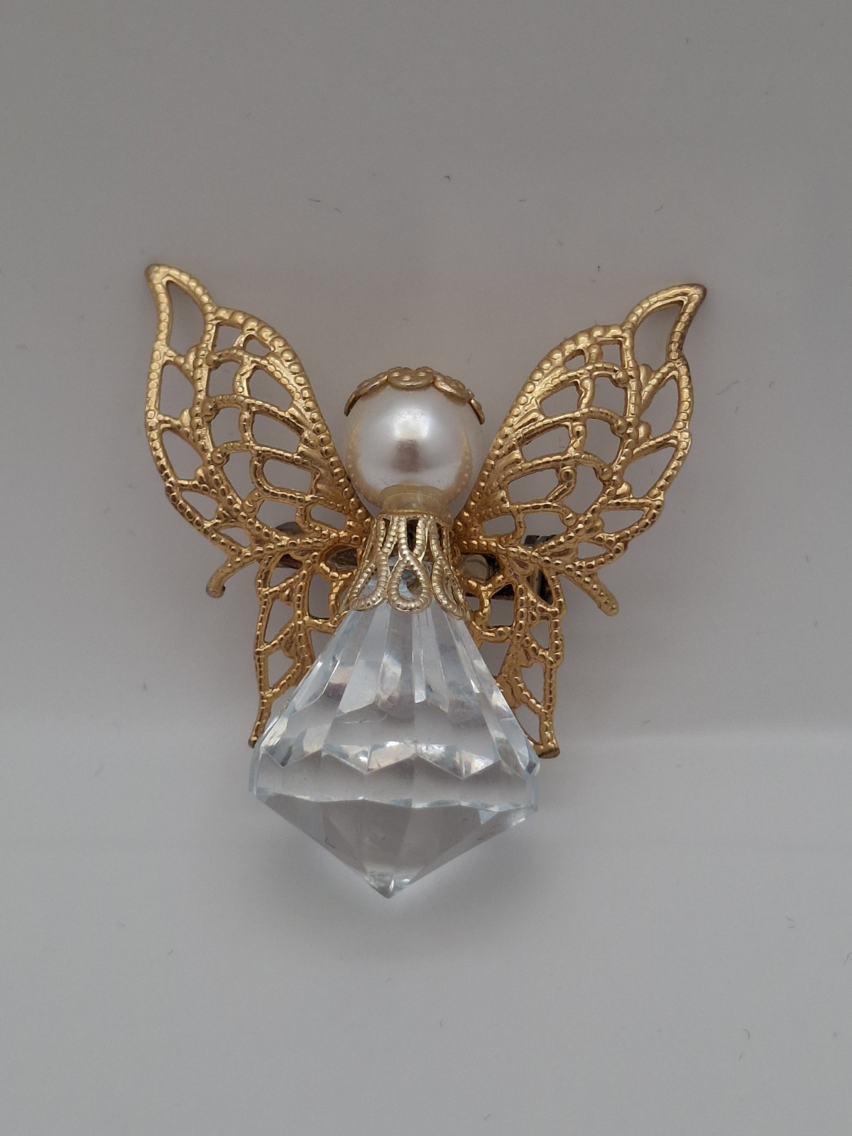 Winged Angel Brooch Pin Filgaree Gold Color 1.5″