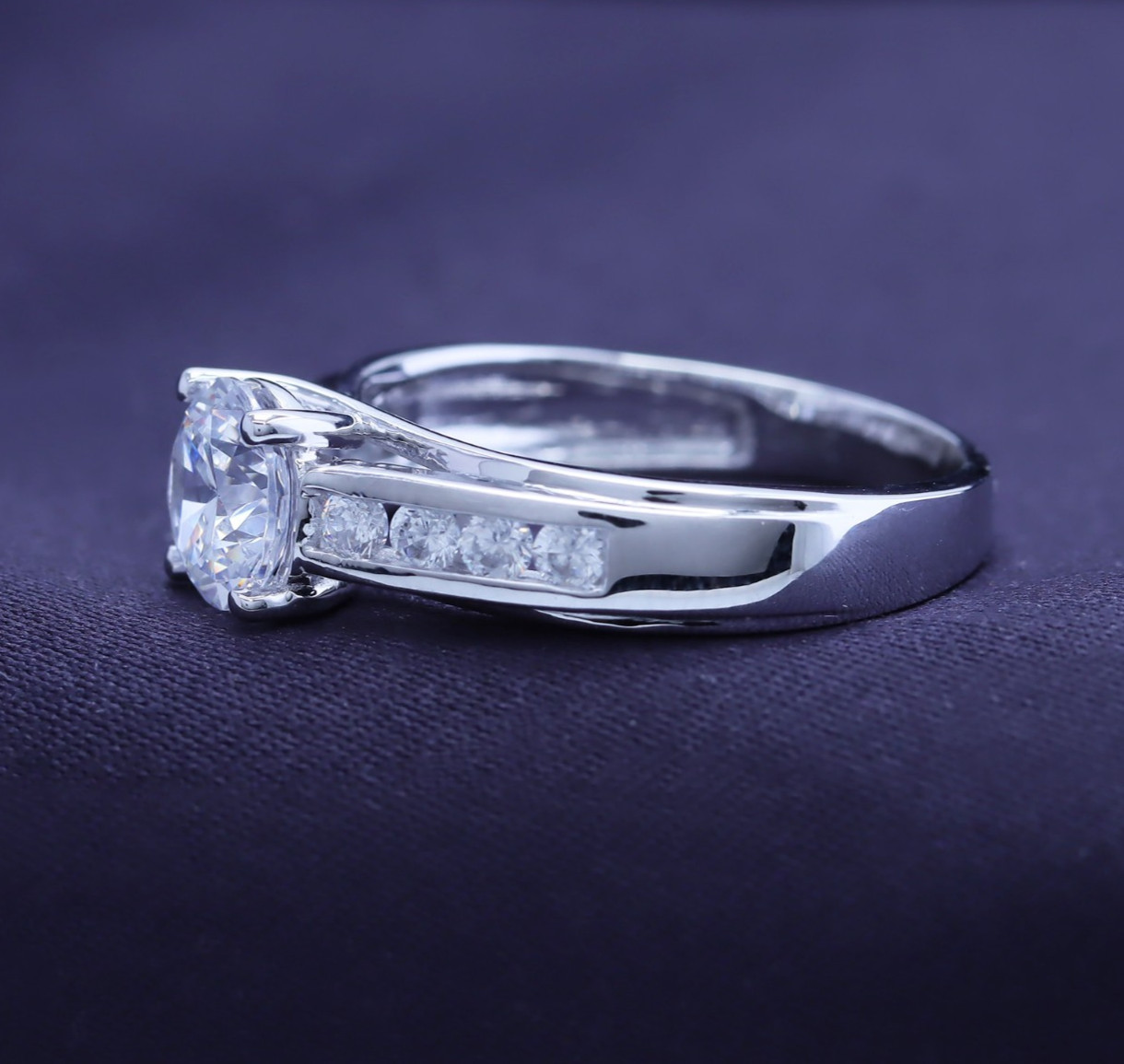 2.50 MM Round Cut Simulated Diamond Wedding Engagement Ring 925 Sterling Silver