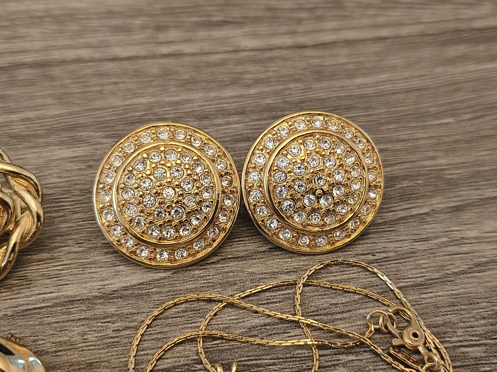 Monet Lot Of 4 Pieces Clip On Earrings And Necklace Gold Tones