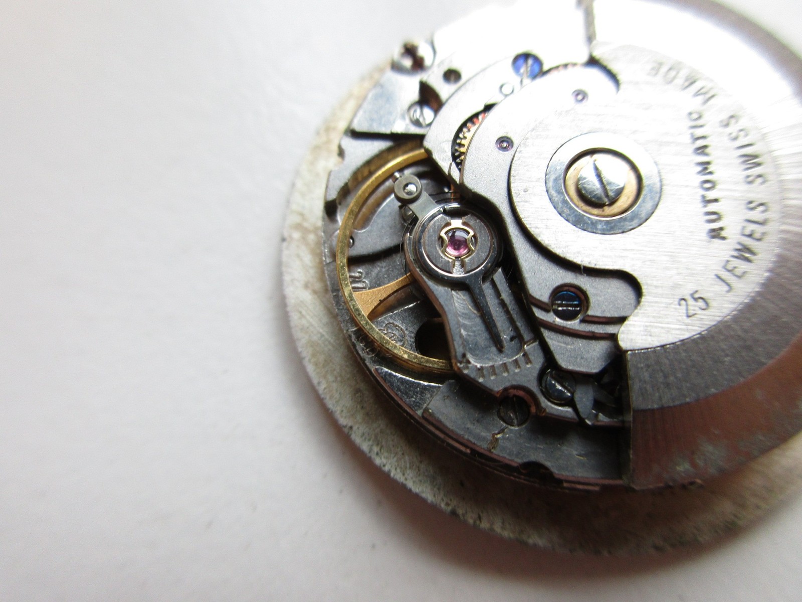 ETA cal. 2782 Swiss automatic vintage watch movement – date at 3 – running