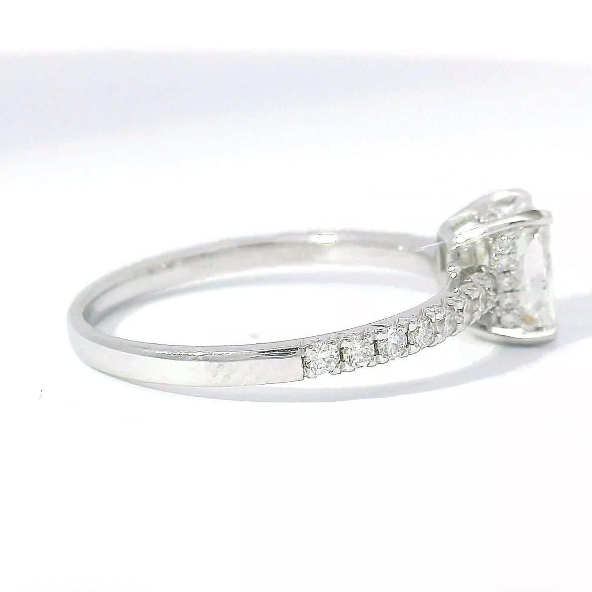 750 Engagement Solitaire Ring in 18K White Gold with Radiant Brilliant & Pavé Trim