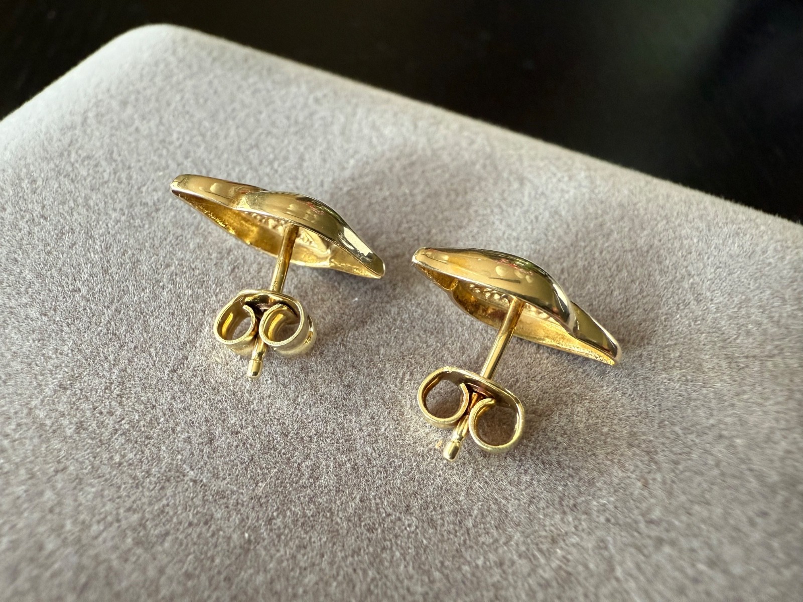 Stud earrings with 2 diamonds 585 Yellow gold