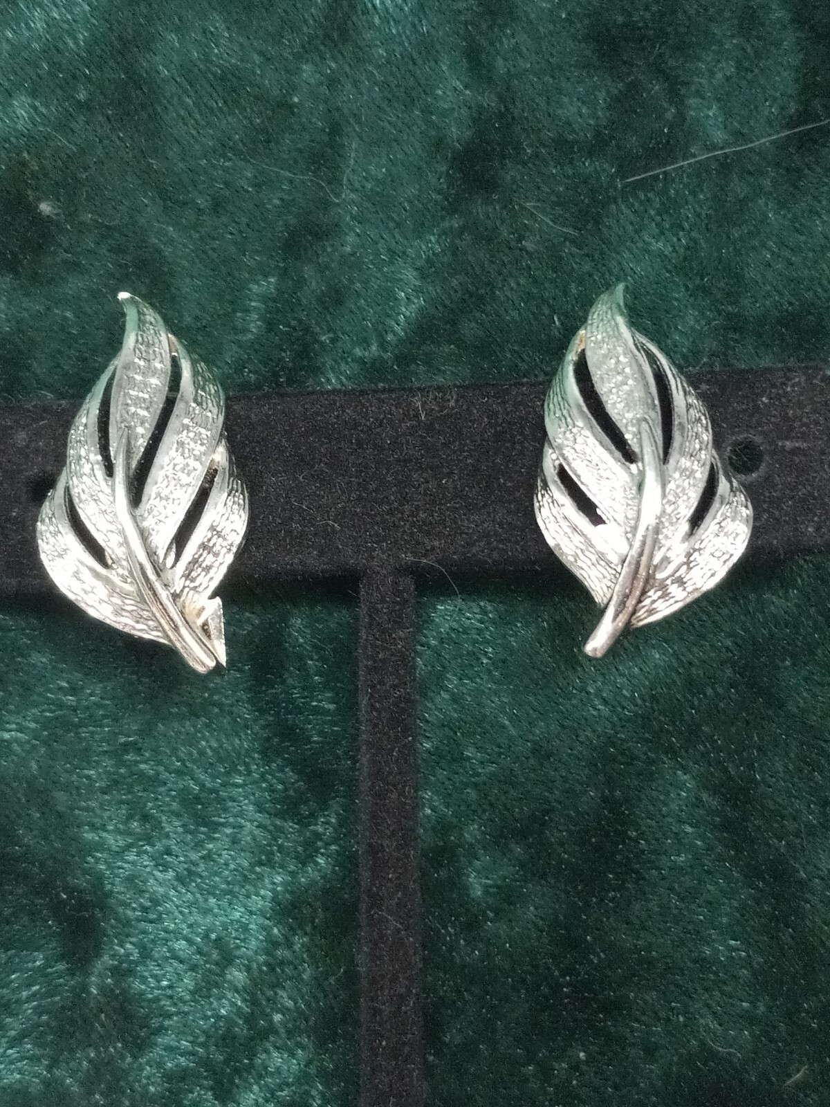 Detailed open work design silver tone Leaf Brooch & Clip-on Earring Set