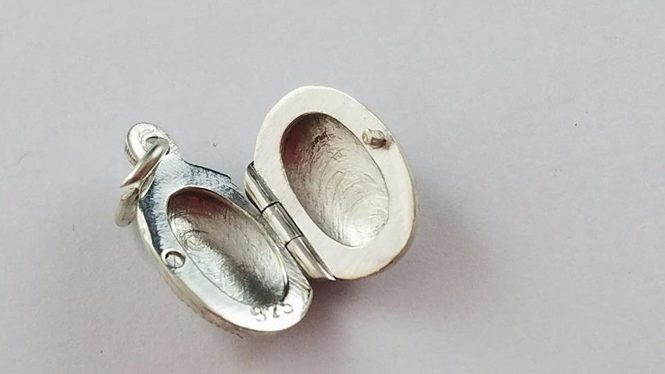 Tiny Sterling Silver Charm or Pendant Oval Etched Photo Holder 0.64″ FREE SHIP