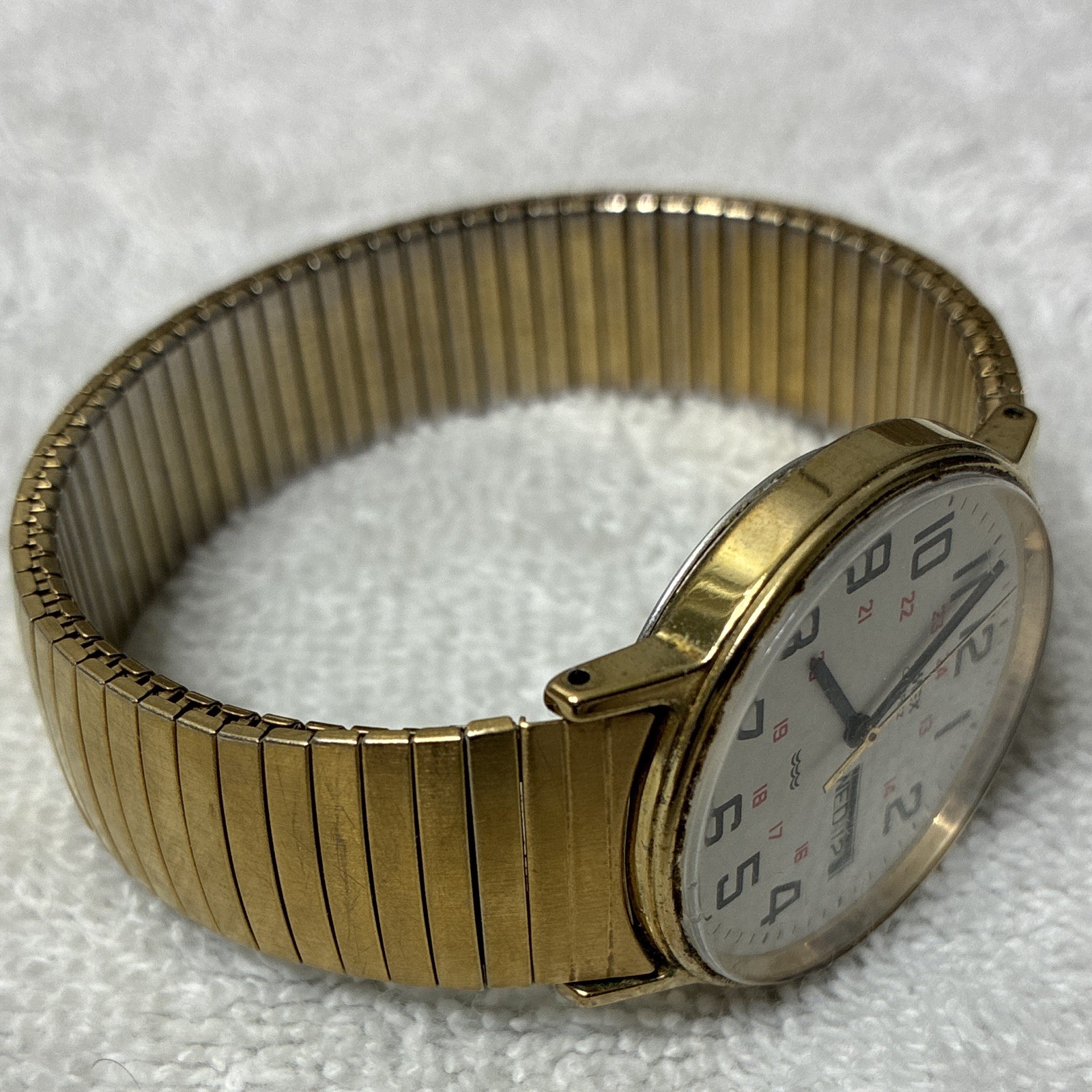 Timex Quartz Men’s Day/Date 34mm White Dial Gold-Tone Metal Bracelet Watch