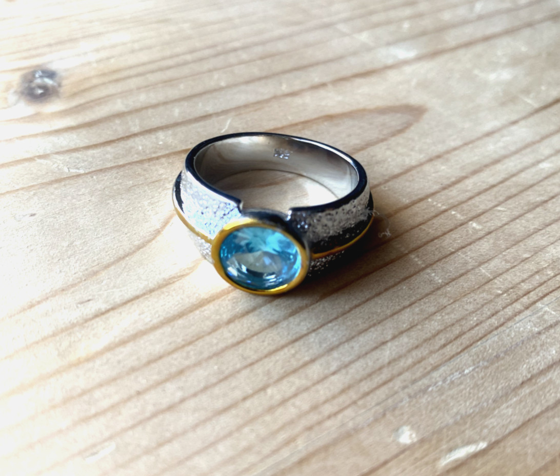 Sterling Silver Ring Partially Gold Plated With Blue Stone Hallmarked 9.81 Grams