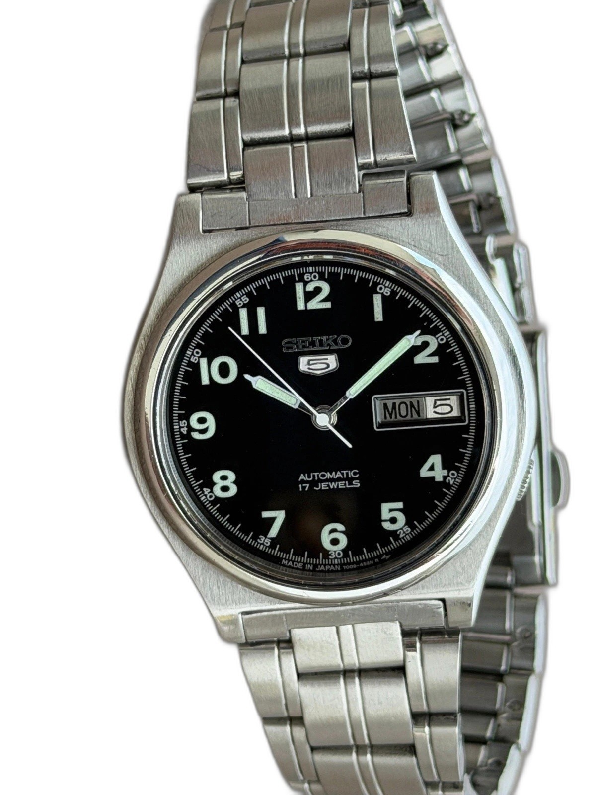 Seiko 5 Automatic Black Dial 17 Jewels Vintage Mens Silver Watch Day/Date, S-151