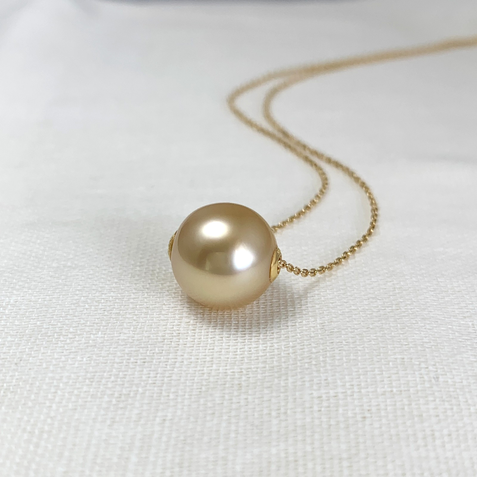 10.6mm Round Gold South sea pearl Pendant Necklace 18Kt Yellow Gold,17″