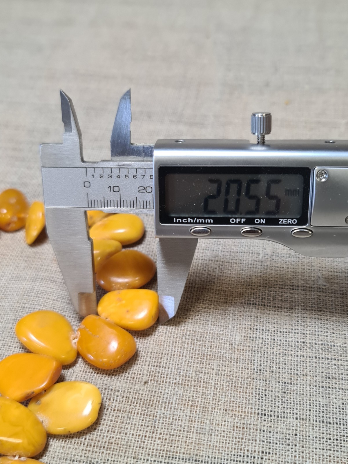 Amber old antique, egg yolk. Necklace, beads 60 grams . Women’s vintage jewelry.
