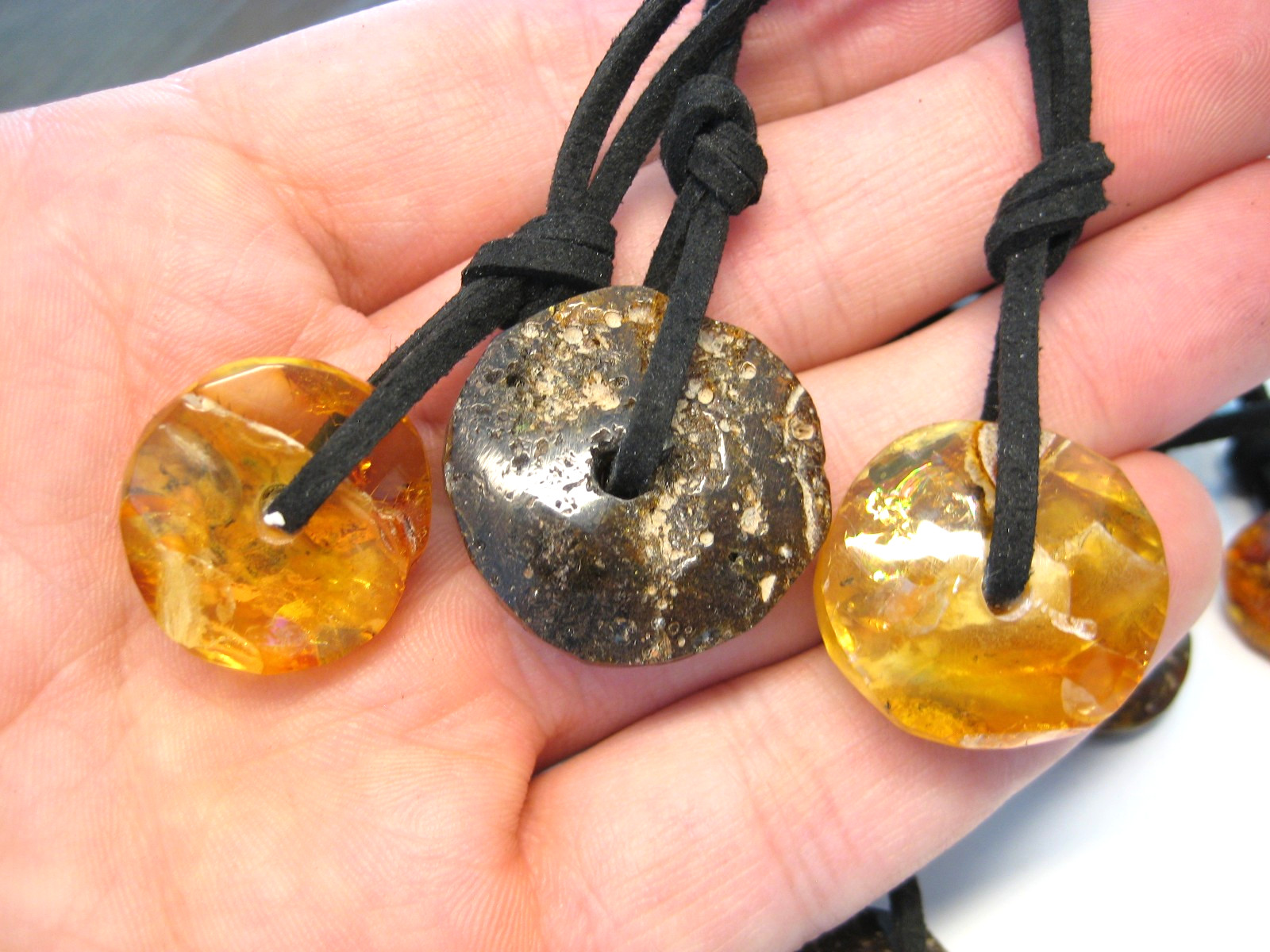 10 items – Genuine Amber Baltic Amber Necklace/Pendant/Amulet !!!