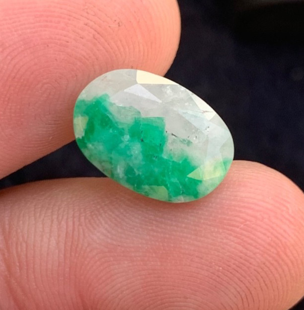 5.50ct Amazing natural nice combination bi color emrald gemstone from swat