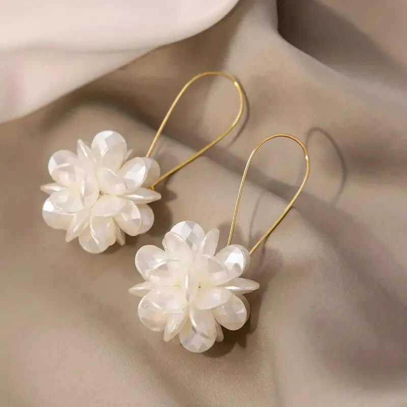 White Flower Ball Design Elegant Cluster Earrings Alloy Silver Plated Jewelry