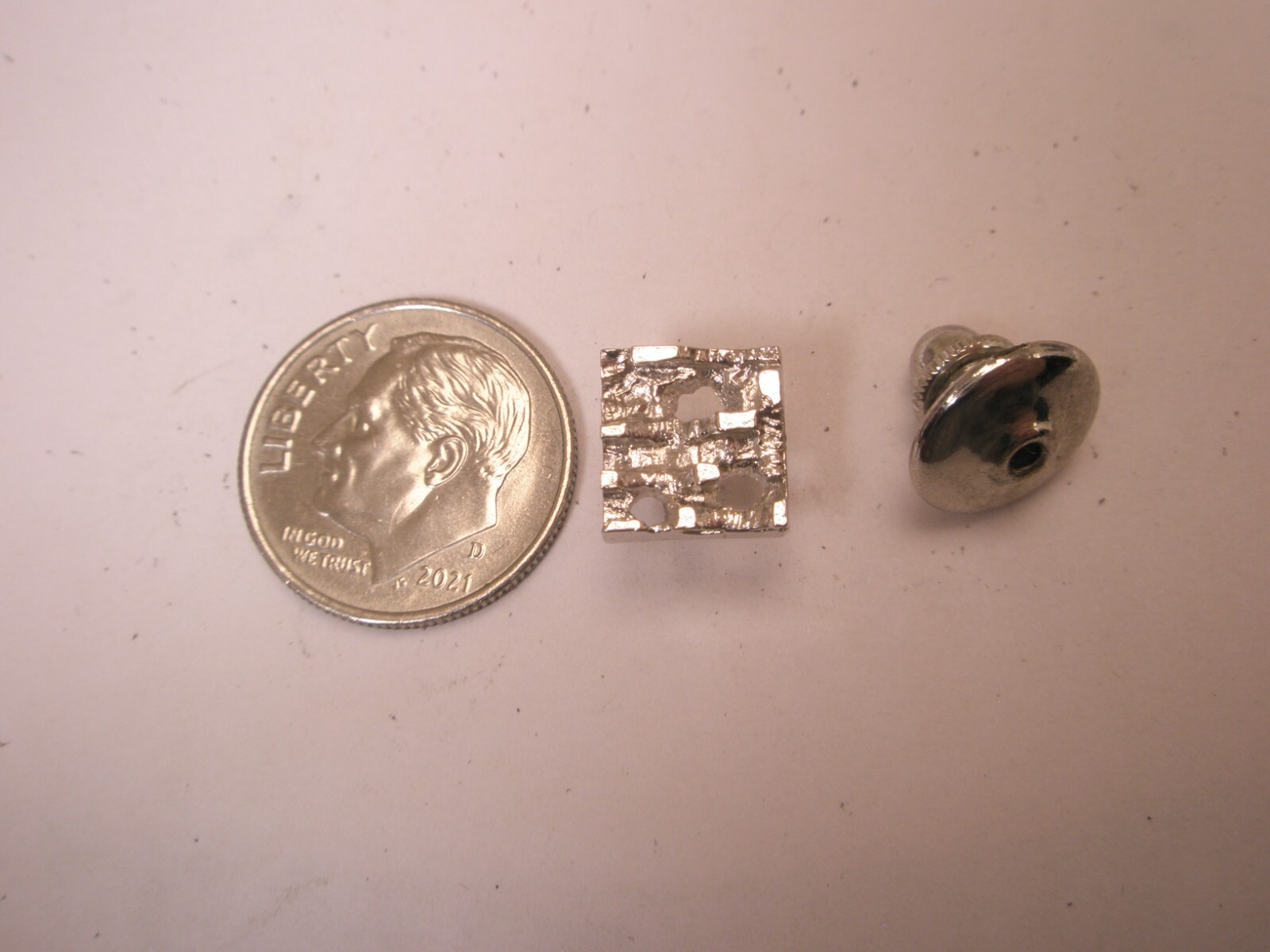 Nugget Design Silver Tone Vintage Tie Tack Lapel Pin s100