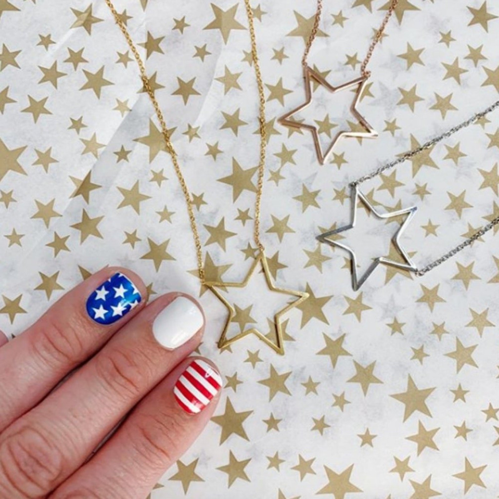 Stars Hollow Necklace — Waterproof Stainless Steel in Rose Gold
