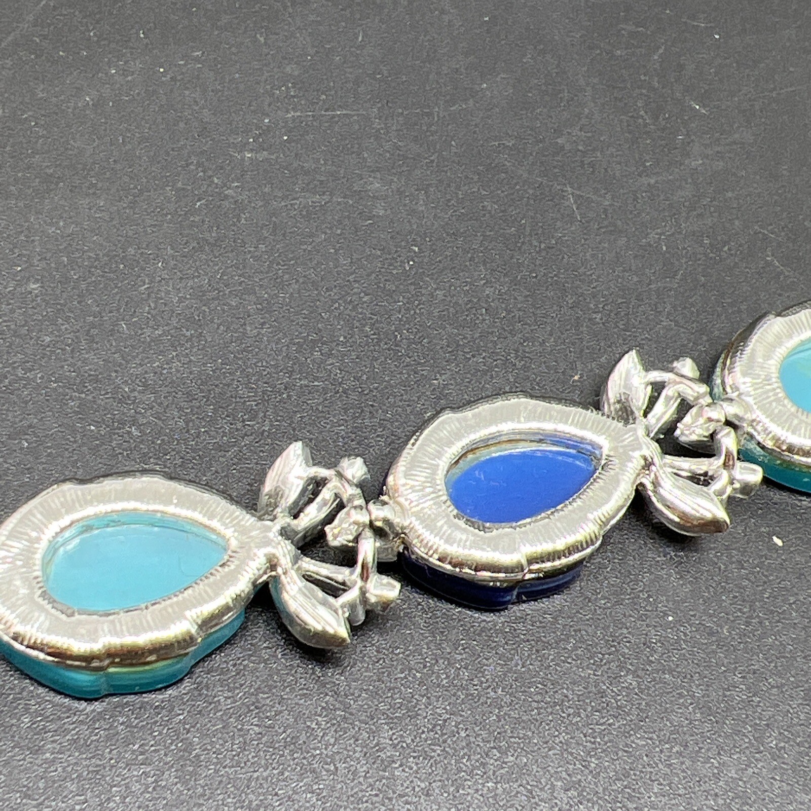 VINTAGE BLUE MOONGLOW LUCITE THERMOSET LEAVES LINK 7” BRACELET 6655