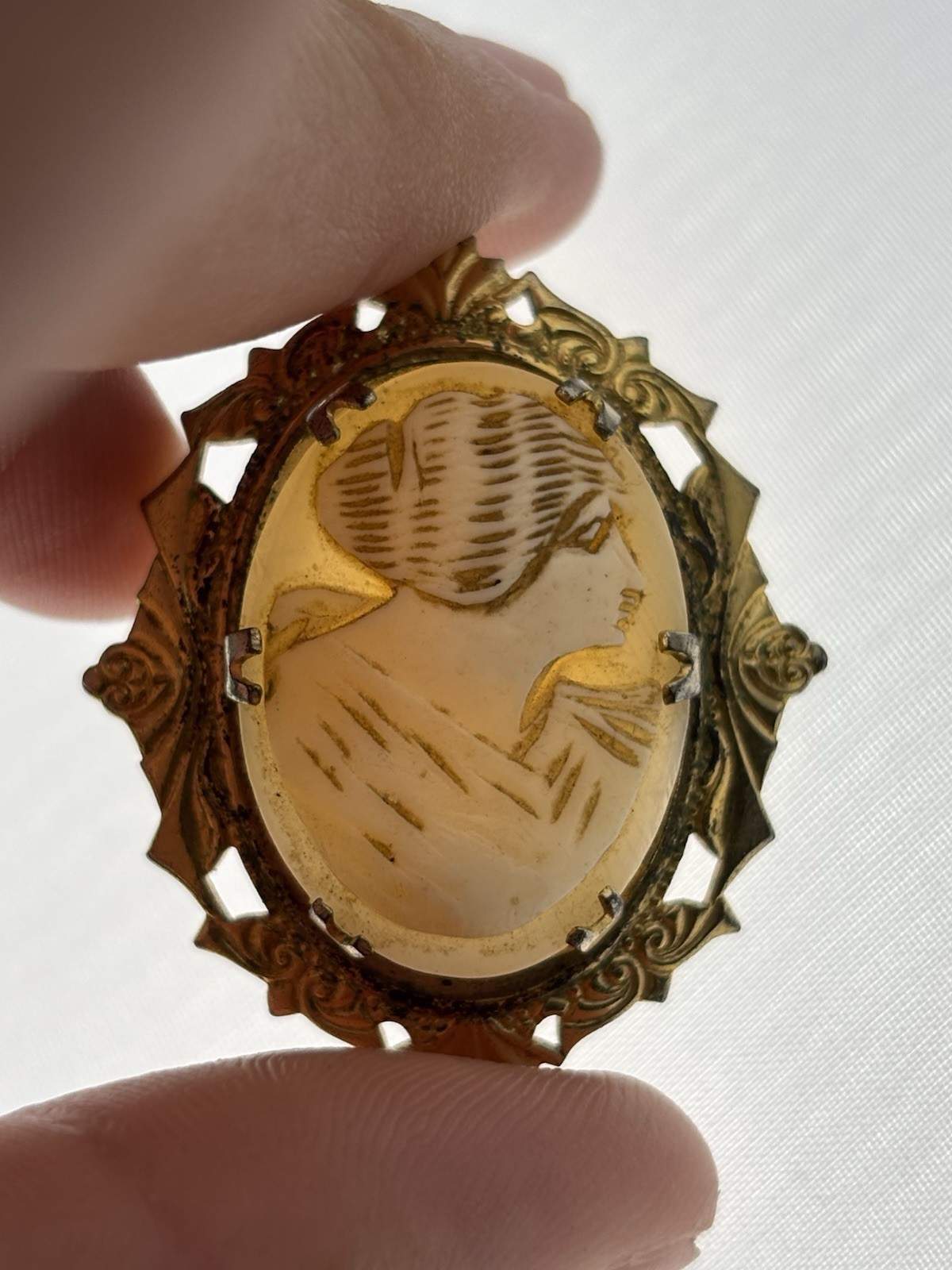 Unique Vintage Gold Plated ? Cameo Brooch Old Shell Carving Some Tarnish Damage?