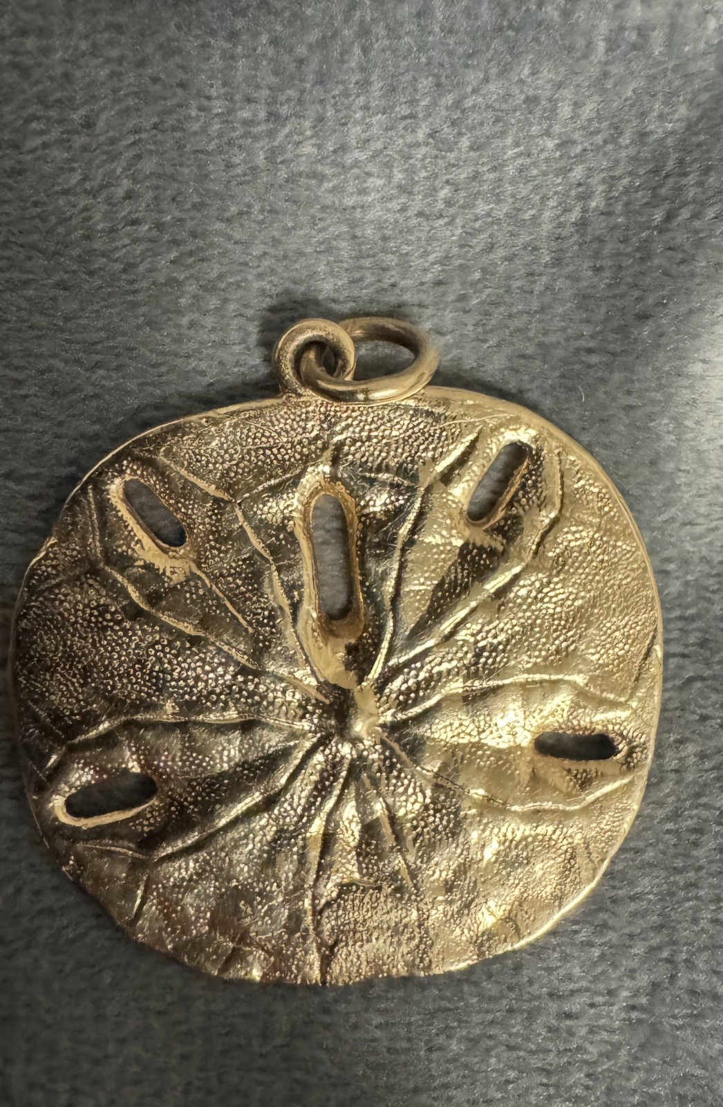 Vintage James Avery 14K Yellow Gold Sand Dollar Pendant Large 17.7 grams