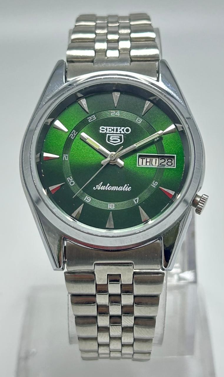 Vintage Seiko 5 Green Dial Automatic Japan Movement No.7009A Men’s Wrist Watch.