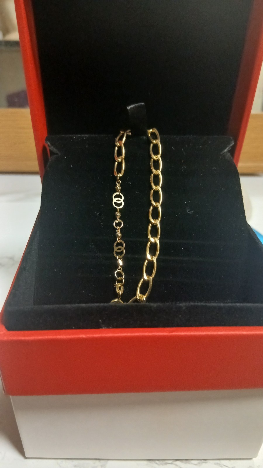 9ct Yellow Gold Bracelet.