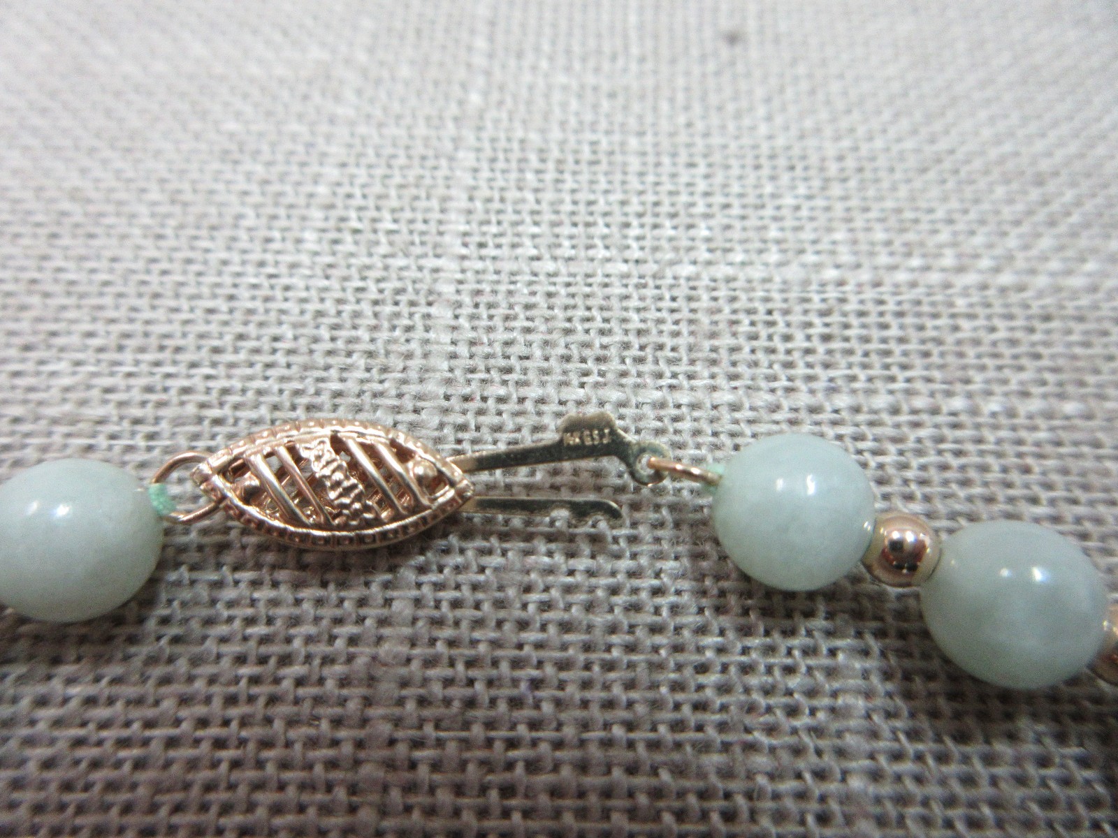 6 7/8″ 14k Foam Green Jade Beads 14k gold beads Bracelet 8.22 Grams