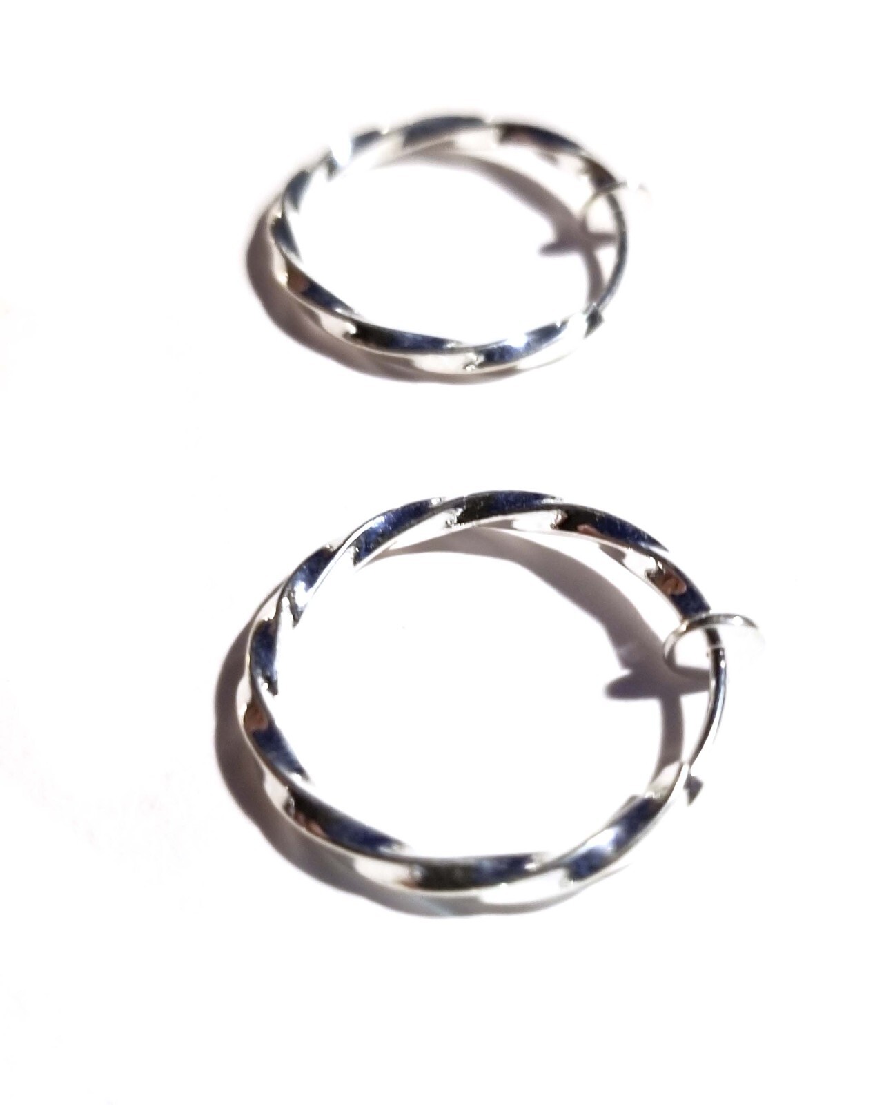 CLIP-ON EARRINGS TWISTED HOOP PLATED GOLD OR SILVER TONE 1 INCH ROUND
