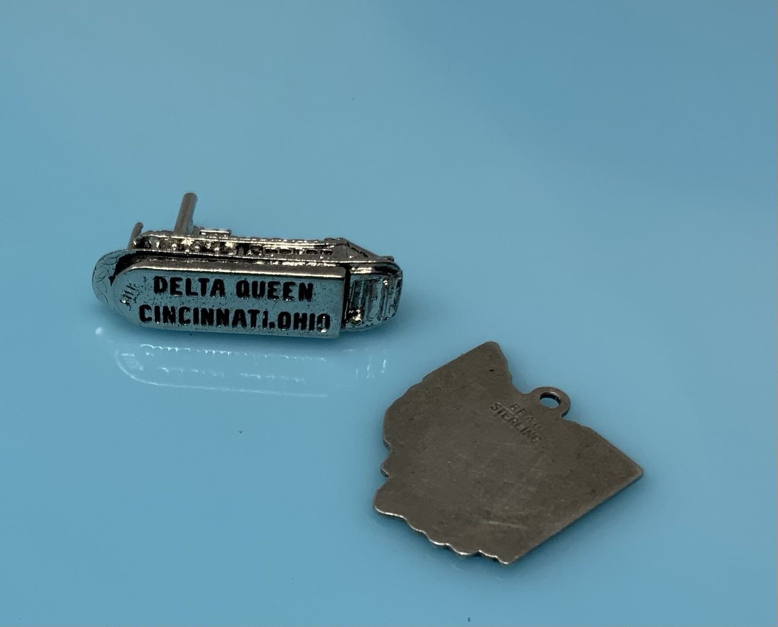 Vintage Kinney Delta Queen Cincinnati Ohio Riverboat Charm State Ohio 7.8g