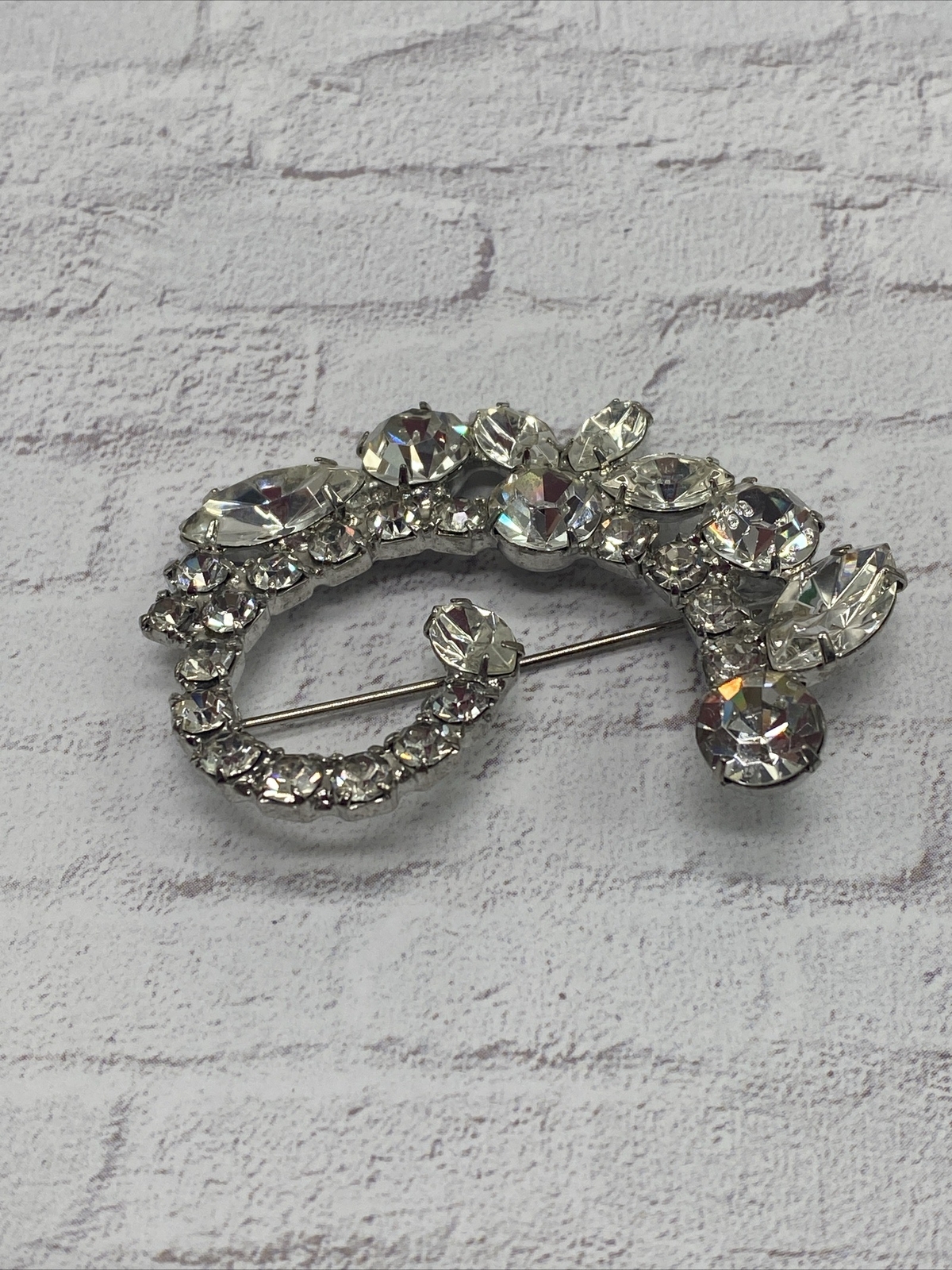 Superb Vintage White Colorless Rhinestone 2” Silver Tone Brooch Unbranded